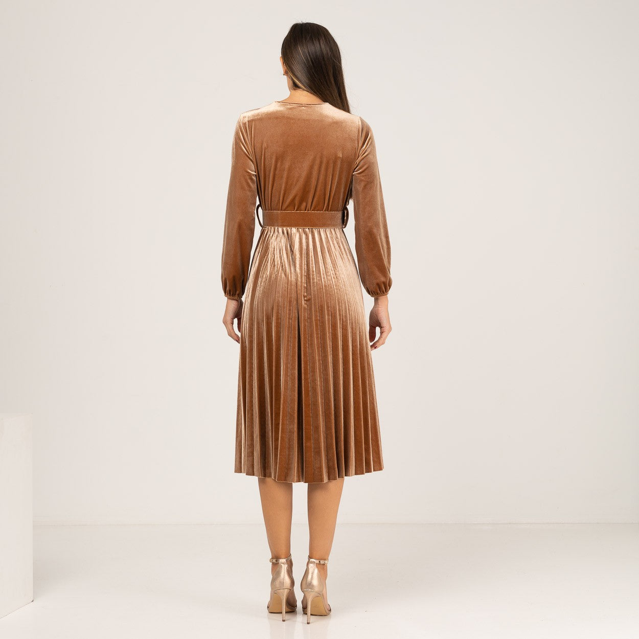 Vestido Terciopelo Beige Dorado ZARA MANGO