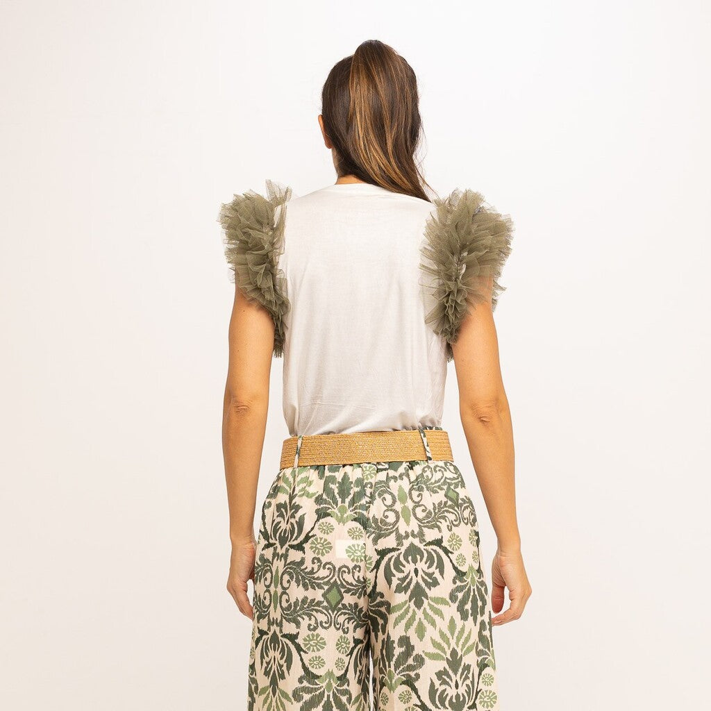 Camiseta blanca con mangas de tul