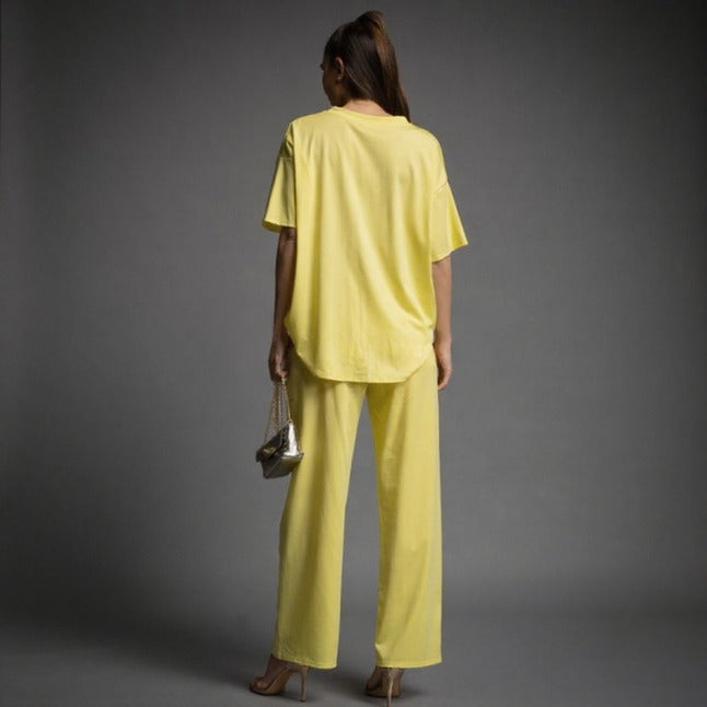 Chandal Amarillo con adorno de Margarita joya Moda50