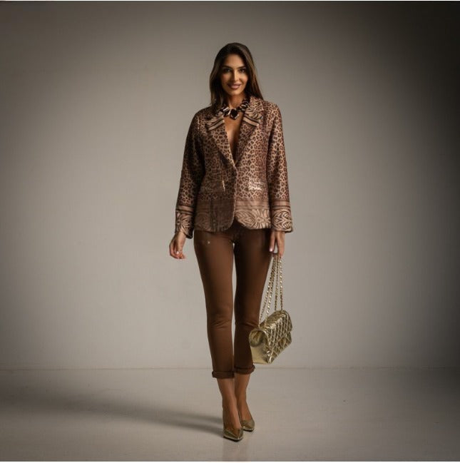 Pantalon capri marron chocolate con cinturon