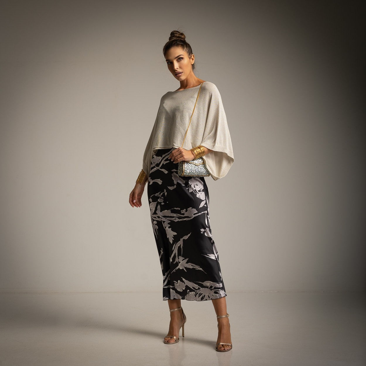 Sweater Capa Beige Plata CARLOTA AND CO