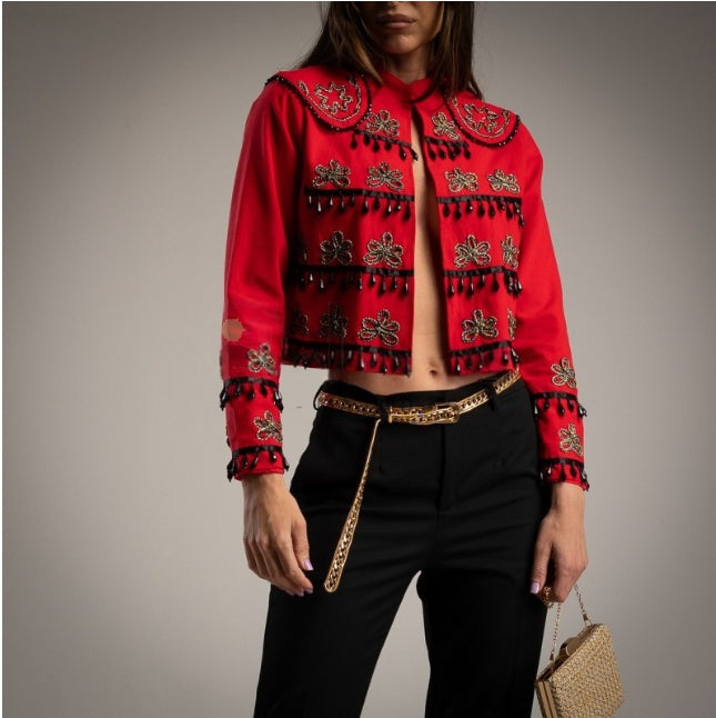 Torera Roja con bordados dorados y apliques negros