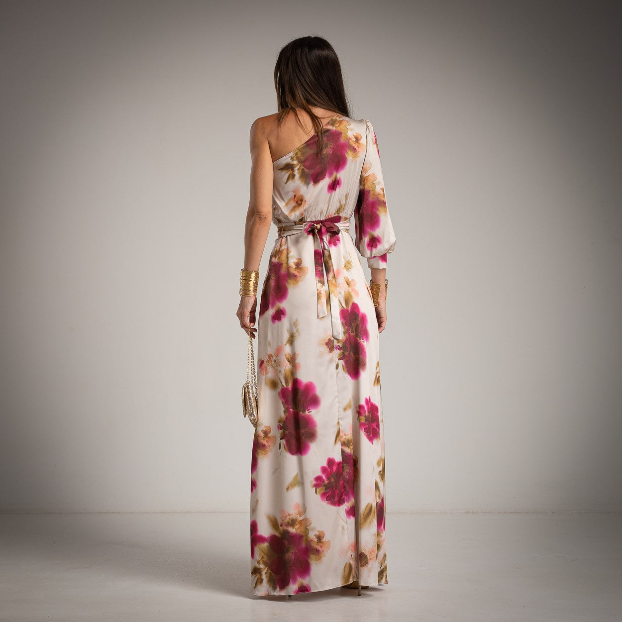 Vestido largo de fiesta blanco con flores fucsias
