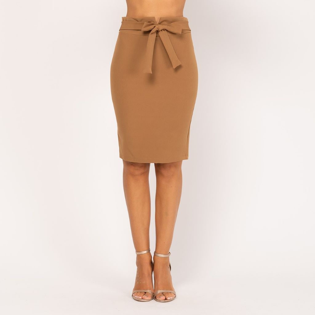 Falda entallada camel