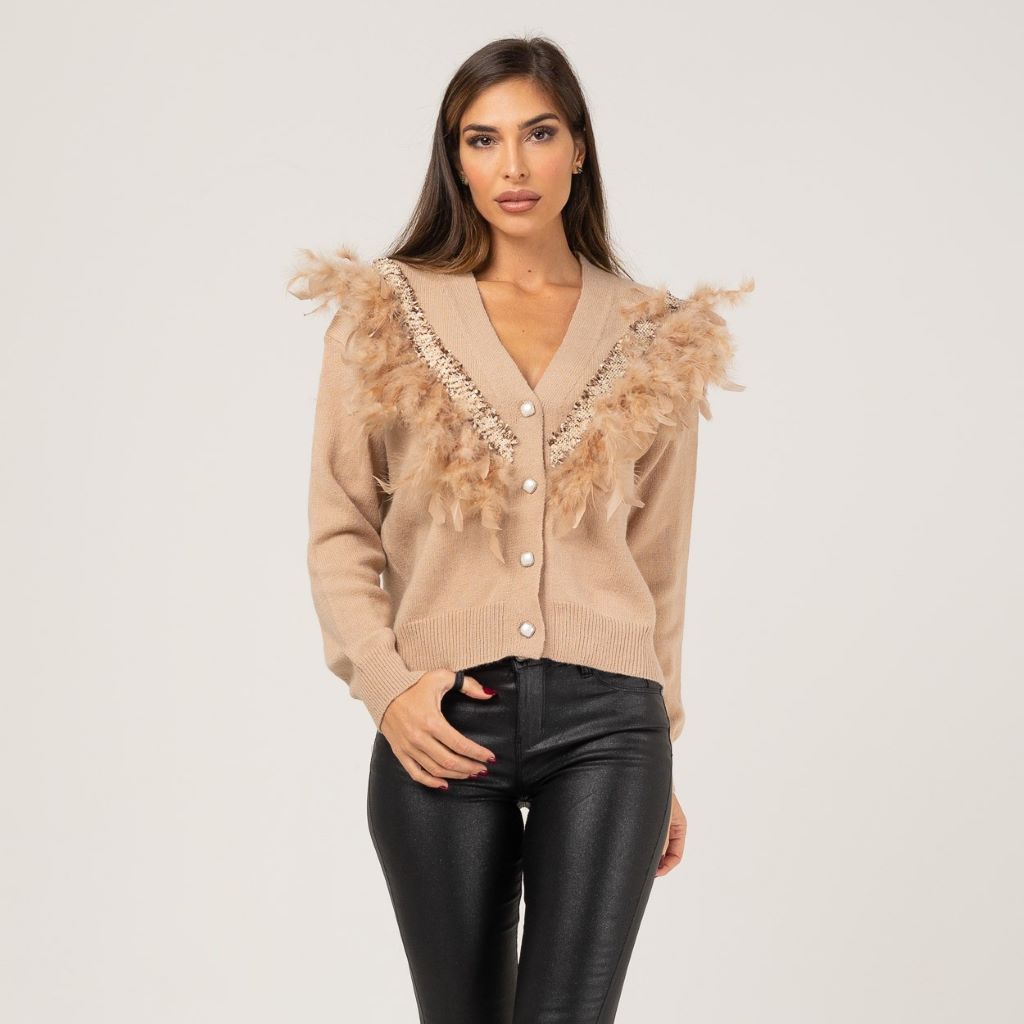 Chaqueta beige plumas y perlas