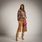 Bermudas de antelina color camel con cintuon y Blusa de tul estampado Floral Mangas Globo Lazo al cuello beige