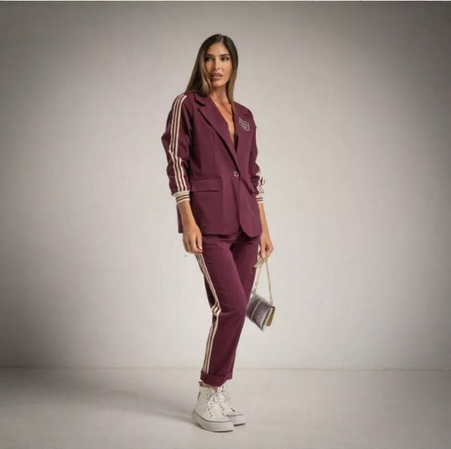 Blazer y pantalon sport color burgundy