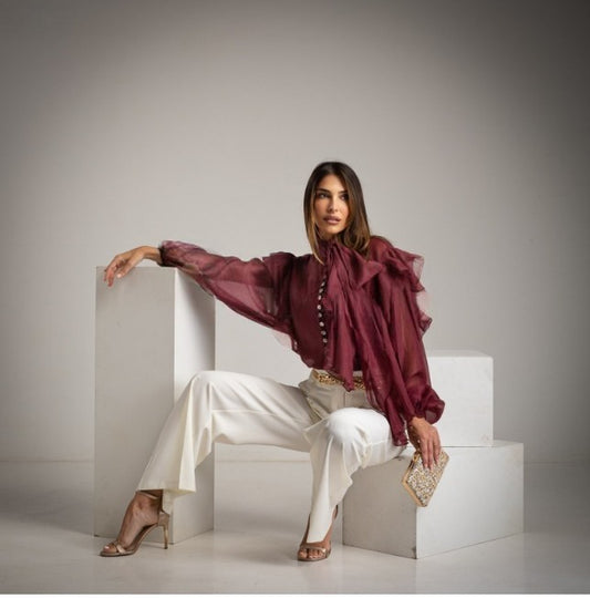 Blusa burgundy o borgoña transparente con volantes