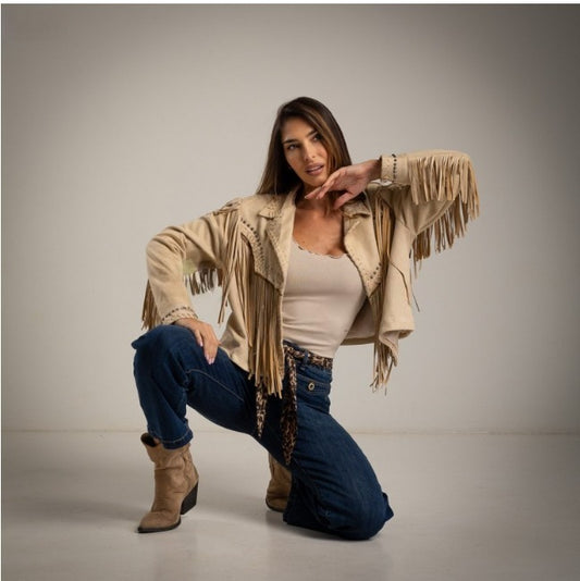 Cazadora con flecos estilo cowboy beige