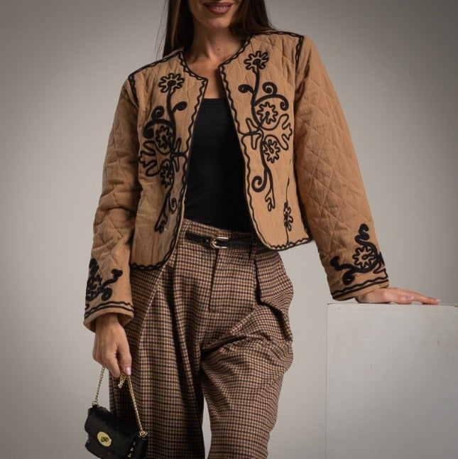 Chaqueta beige acolchada bordado floral