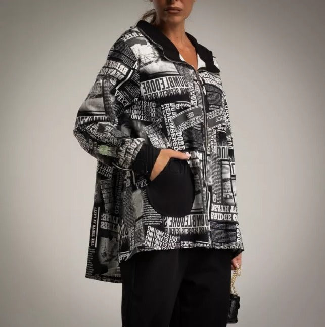 Chaqueta estampado Newspaper en blanco y negro