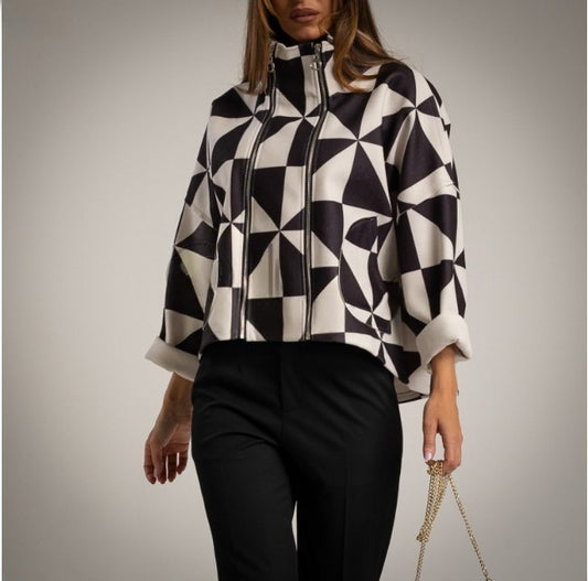 Chaqueta estampado geomtrico blanco y negro doble cremallera y cuello chimenea