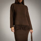 Conjunto de lana tricotado con flecos chocolate