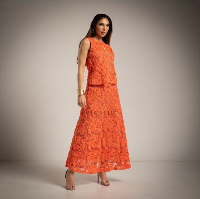 Conjunto melocoton falda y chaleco con flores bordadas