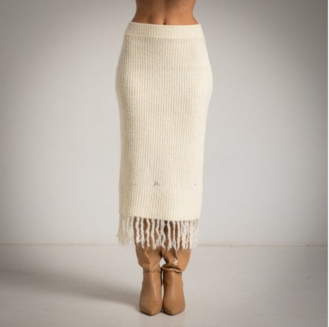 Falda de lana tricotado con flecos blanco