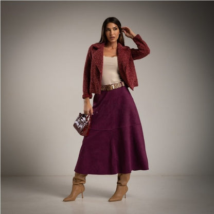 Falda evase de antelina color berenjena con cinturon animal print