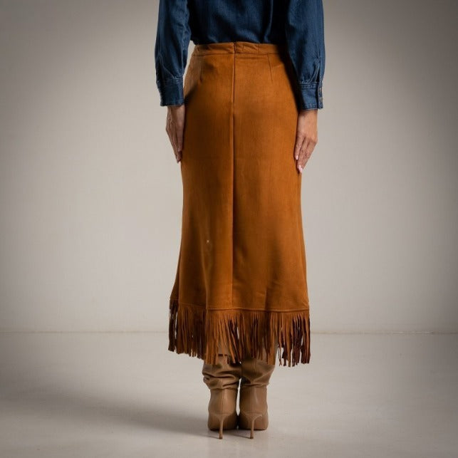 Falda larga de antelina color camel con flecos