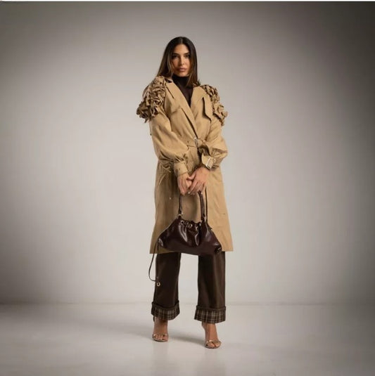Gabardina beige con manga abullonada