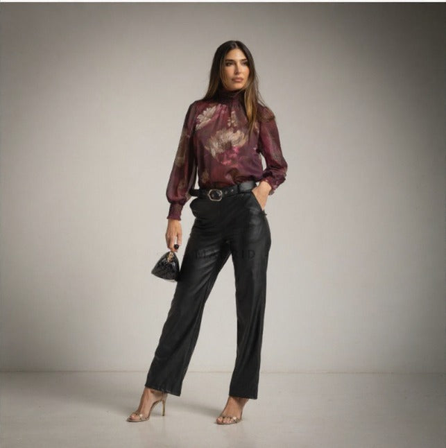 Pantalon ecopiel con cinturon corte recto negro