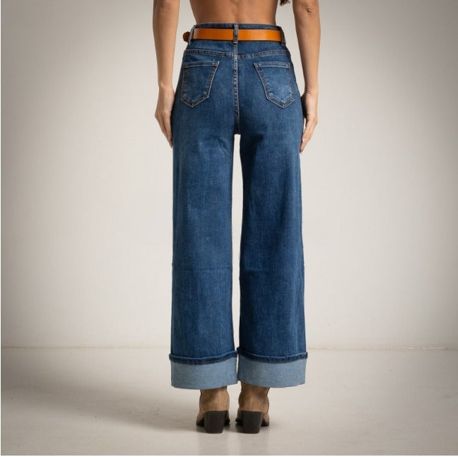 Pantalon vaquero azul wide leg con bajo vuelto