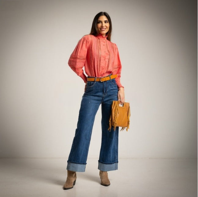 Pantalon vaquero azul wide leg con bajo vuelto