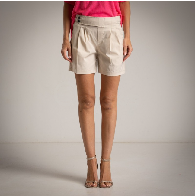 Short Beige con cinturilla lateral 2 botones y pinzas