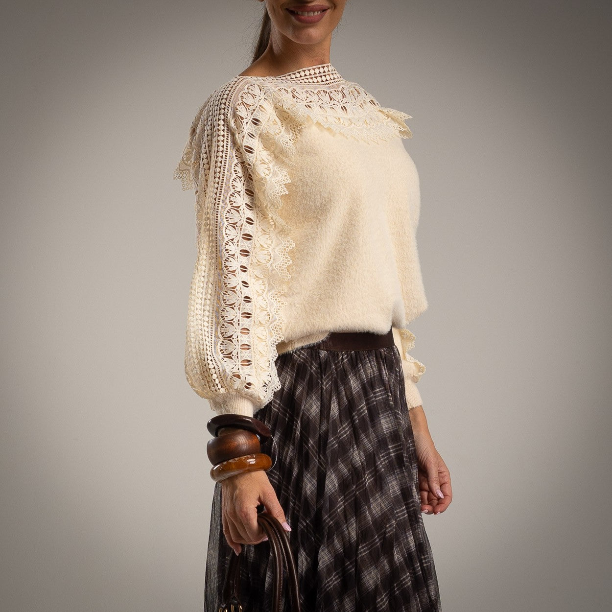 Sweater blanco con puntilla de viscosa
