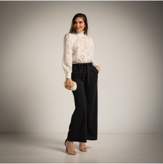 Top Blanco de Flores devoré y pantalon palazzo negro