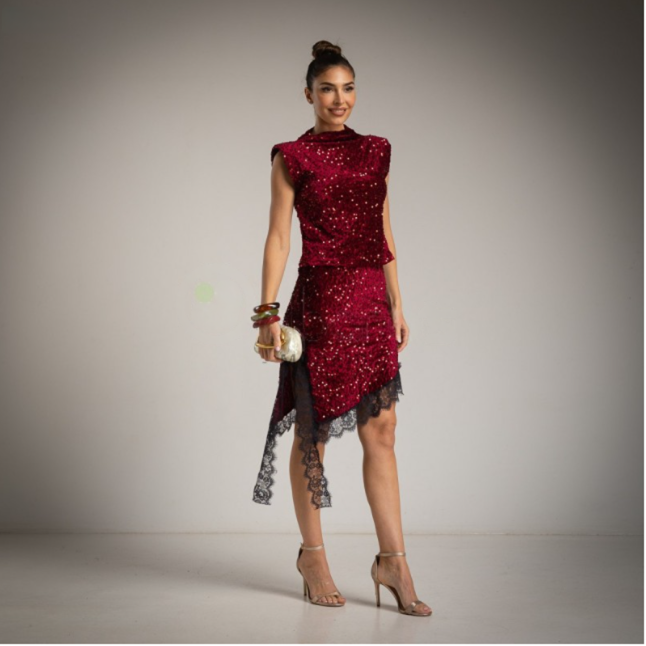 Top_crop_de_lentejuelas_con_hombreras_burgundy y Falda Lencera Asimetrica de Lentejuelas Burgundy