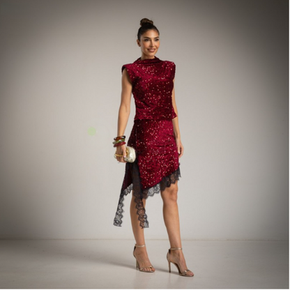 Top_crop_de_lentejuelas_con_hombreras_burgundy y Falda Lencera Asimetrica de Lentejuelas Burgundy