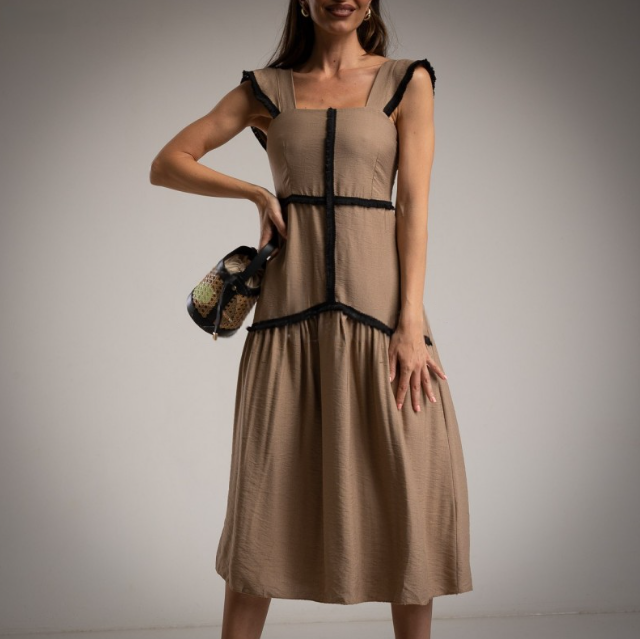 Vestido Beige cuerpo Corse con vivos en contraste