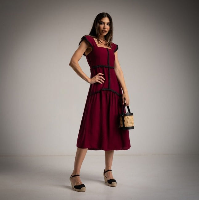 Vestido Borgoña cuerpo Corse con vivos en contraste