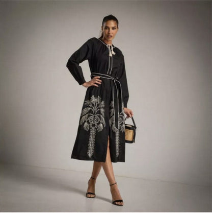 Vestido NEgro cuello mao y bordado de palmeras