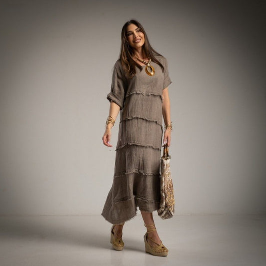 Vestido Taupe de Lino a capas desflecadas