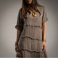 Vestido Taupe de Lino a capas desflecadas