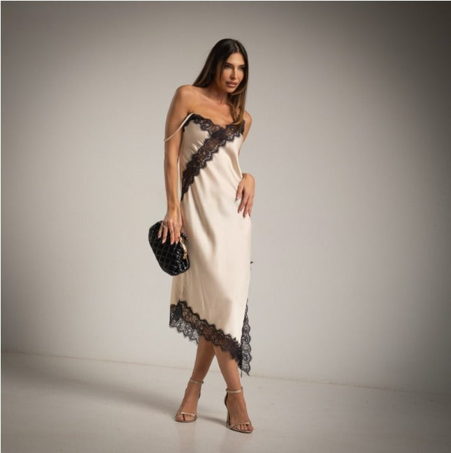 Vestido lencero asimetrico crudo con puntilla en negro