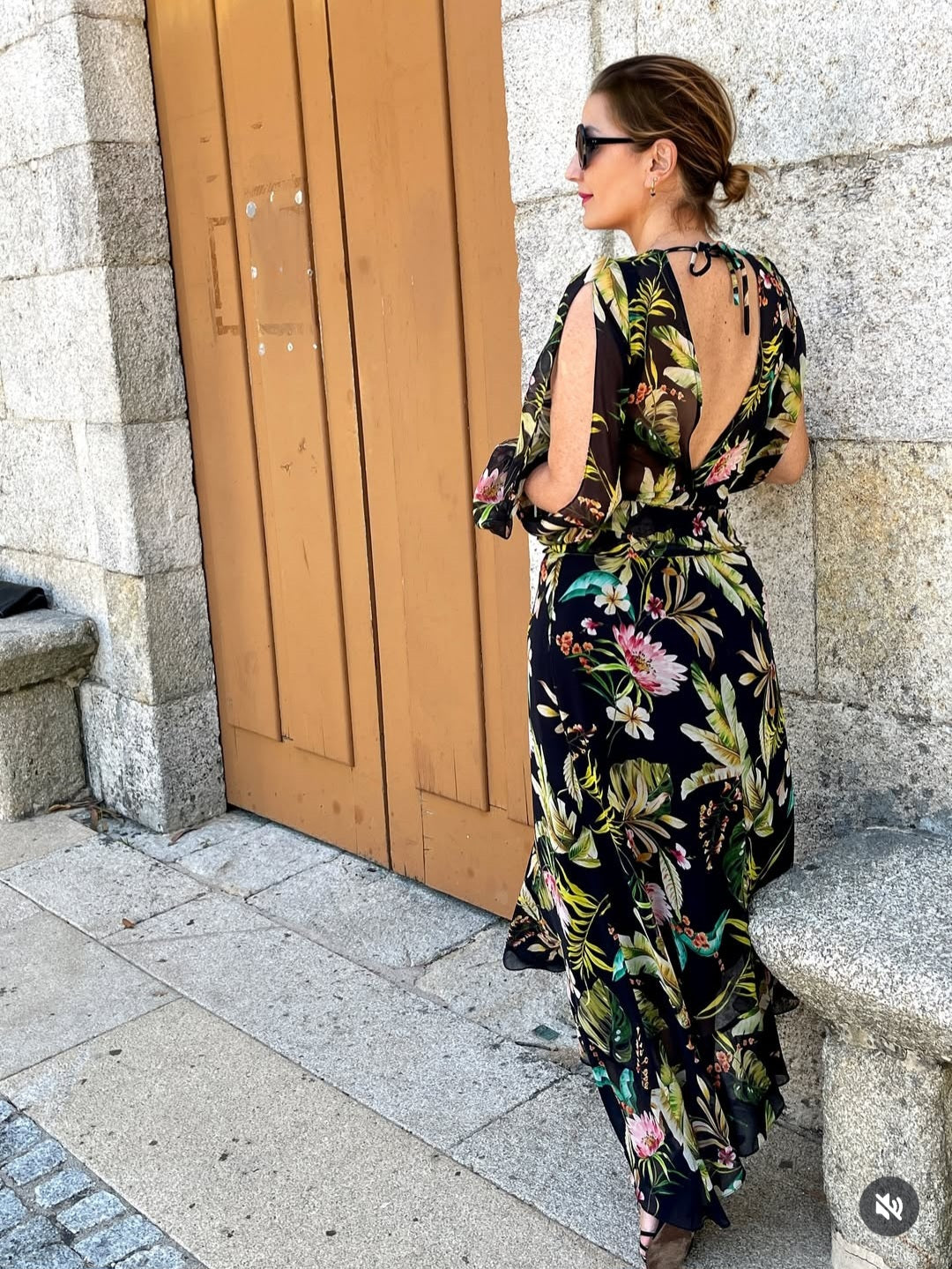 Vestido negro  estampado selva de fiesta cris font