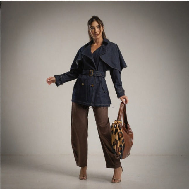trench denim azul oscuro con capa